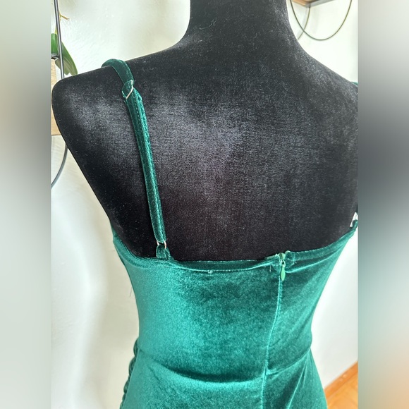 Emerald Green velvet dress - Picture 6 of 6